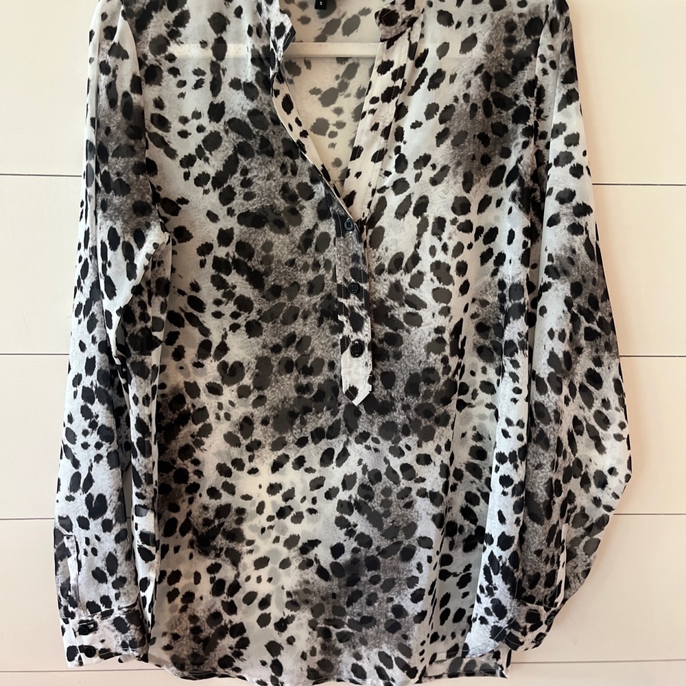 W Wentworth black and white top